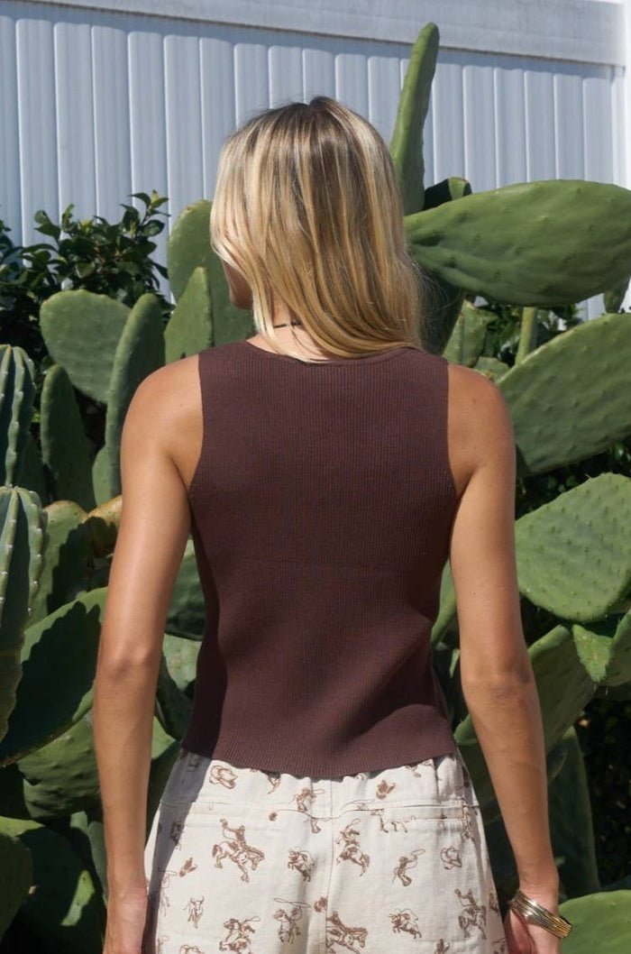 DSB0509-02 | Fine Gauge Ribbed Button Front Sweater Vest Top: BROWN / L